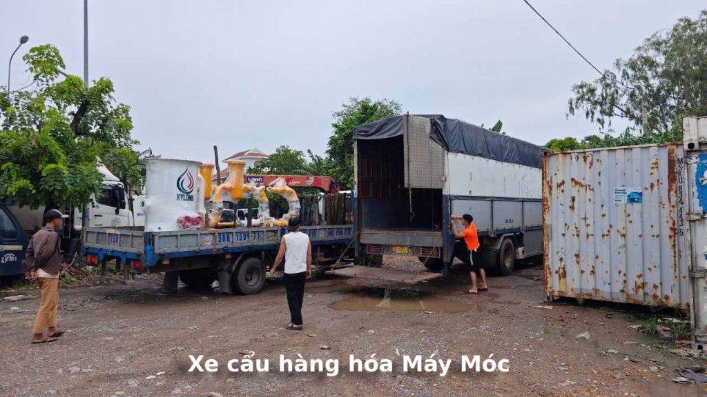 Xe cẩu hàng hóa máy móc