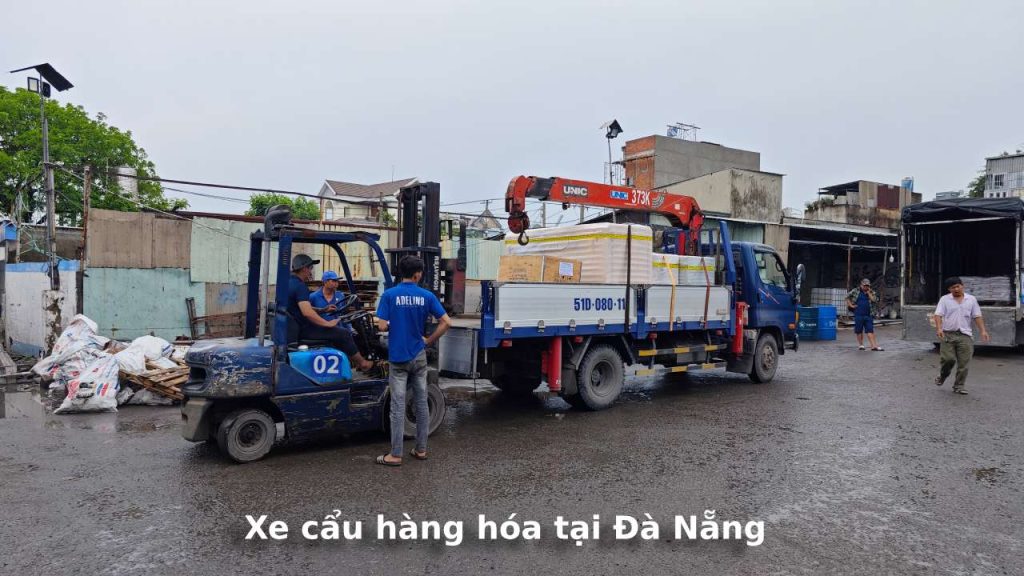 Xe tải cẩu hàng hóa tại Đà Nẵng