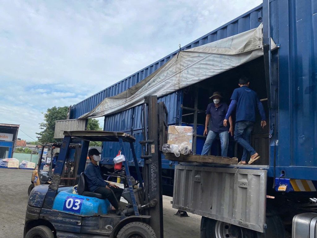chanh xe tu quan go vap di da nang