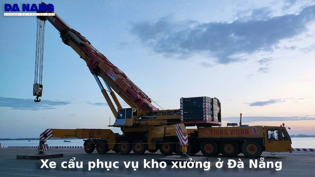 Xe cẩu phục vụ kho xưởng ở Đà Nẵng
