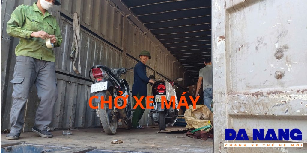 Chở xe máy