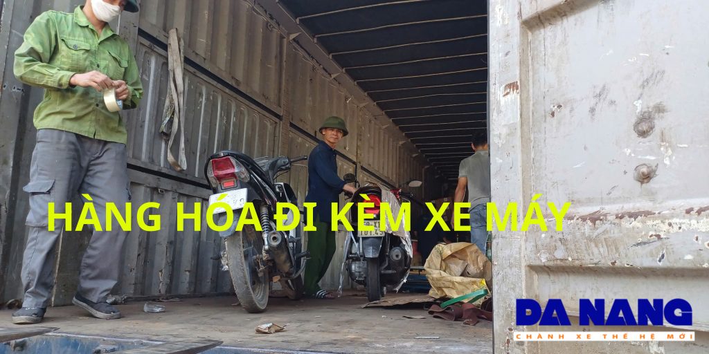 Có nhận xe máy gửi kèm hàng hóa không
