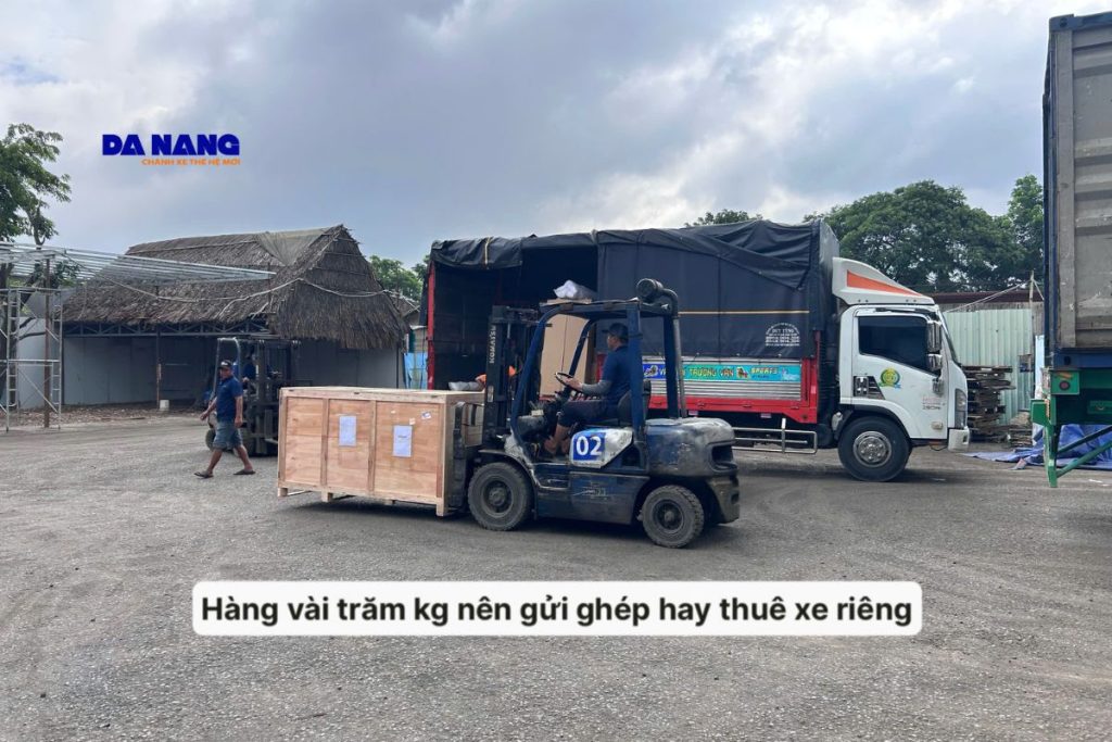 Hàng vài trăm kg nên gửi ghép hay thuê xe riêng