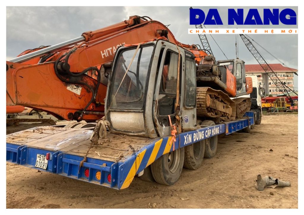 Hàng dài vượt thùng xe được vận chuyển bằng loại xe nào?